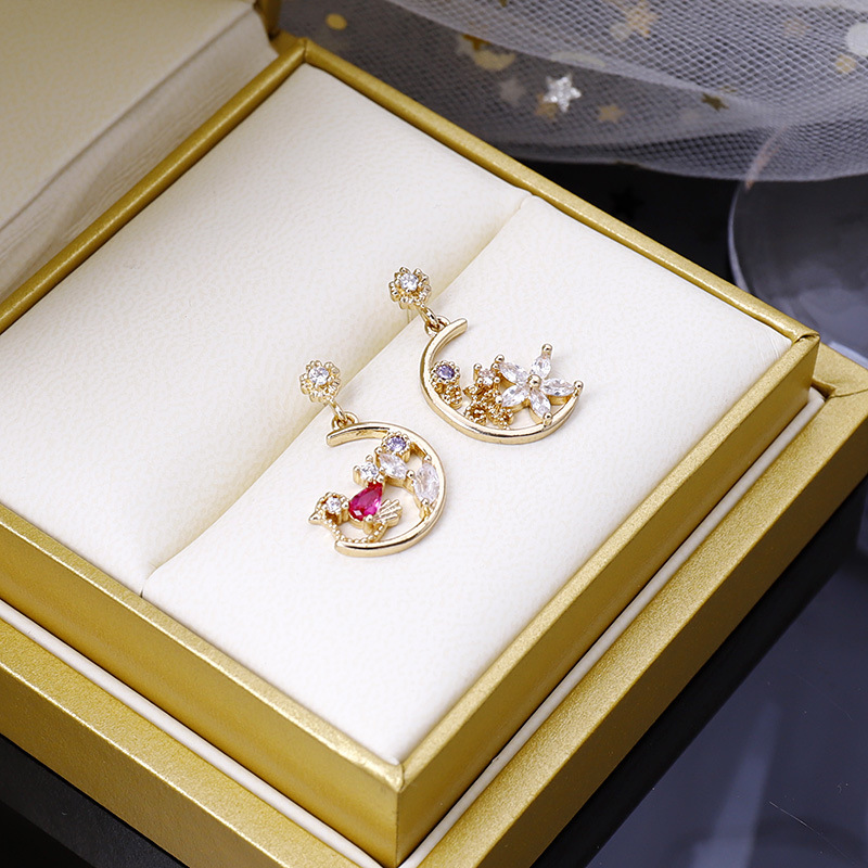 The small and exquisite zircon cartoon bird earrings, with their elegant geometric silver needles, are perfect for spring Specification drawing