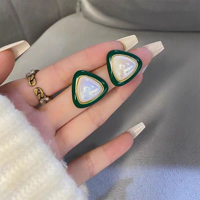 S925 silver needle French fashion simple green geometric earrings design, the same style as the trendy stud earrings for women Specification drawing