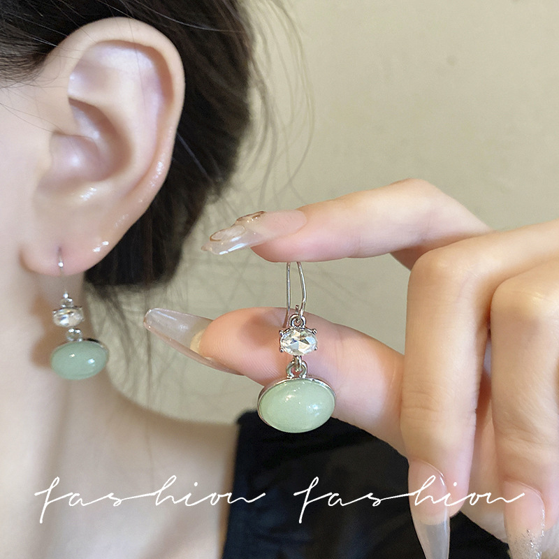 New Chinese-style cold oval diamond-encrusted earrings for women, retro Chinese style, high-end feel, unique stud earrings, earrings and ear hooks wholesale details Picture