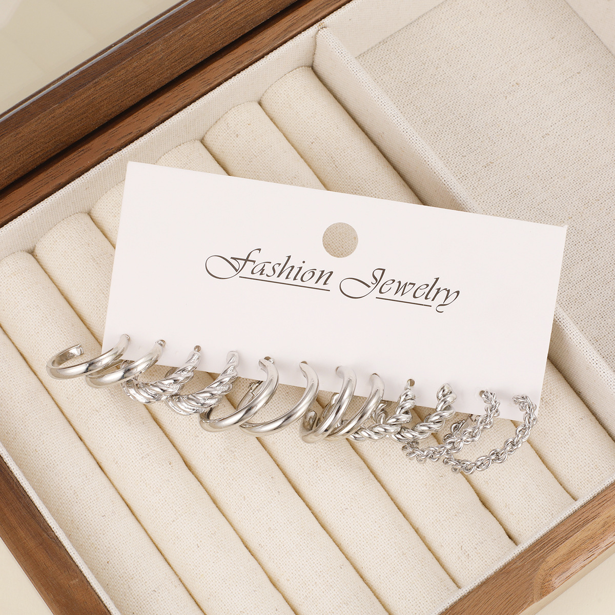 A 6-piece set of creative and simple C-shaped geometric twist earrings with unique metal ear rings from cross-border SHEIN Application Scenario
