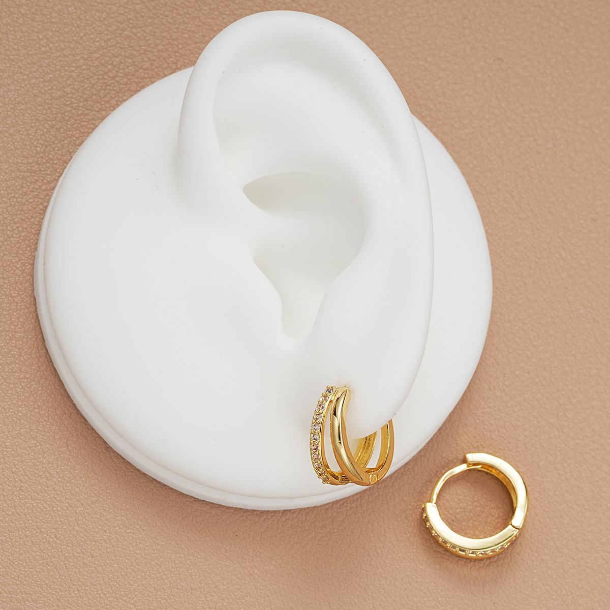 European and American cross-border niche design sense dot diamond geometric double-loop earrings, a cold and elegant female style, hollowed-out fashionable and retro ear buckles Application Scenario