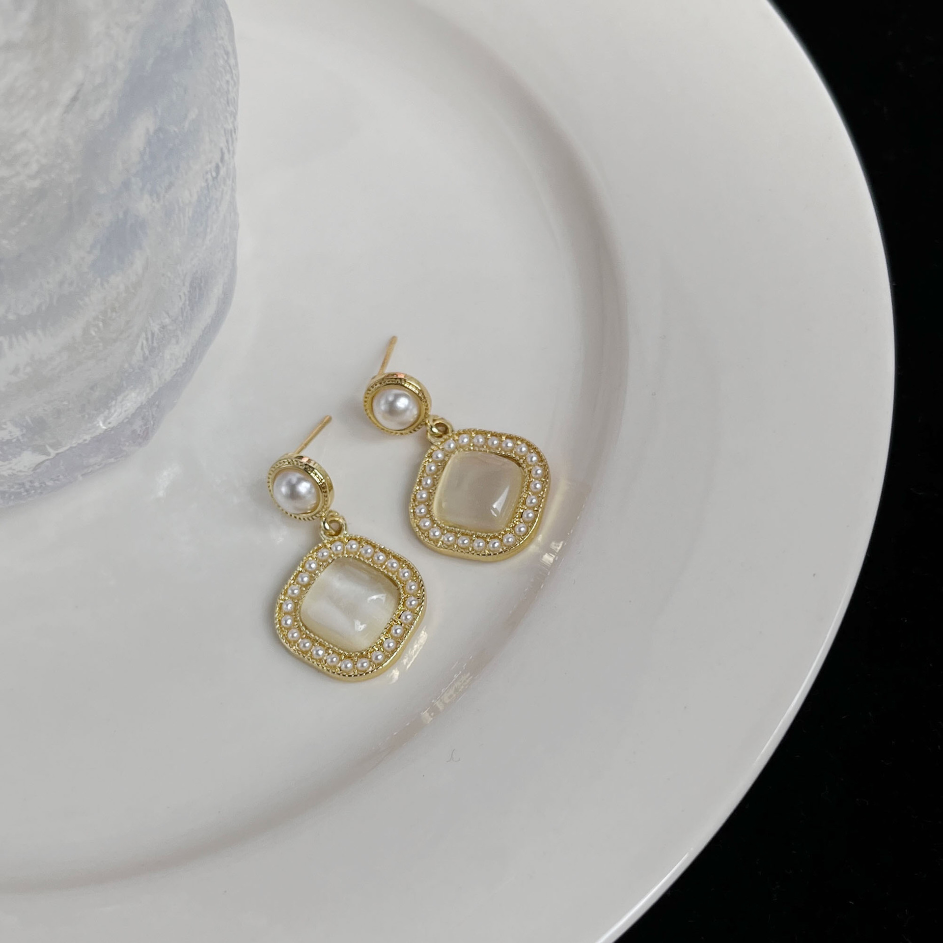 S925 Silver needle high-end, light luxury stud earrings with geometric charm and exquisite cat's eye stone earrings, a popular and niche design that goes well with all kinds of outfits details Picture