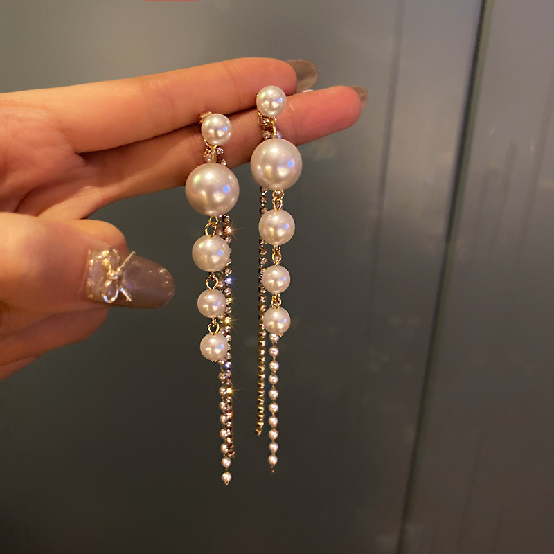 Diamond-encrusted pearl tassel earrings, European and American style long earrings, fashionable and trendy earrings wholesale full figure