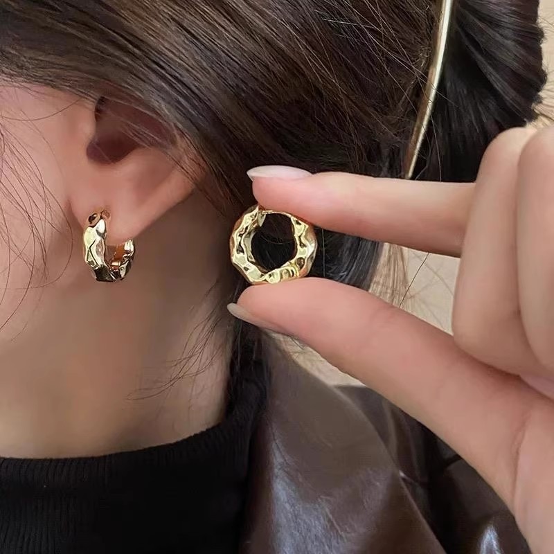 Metal textured small circle earrings, women's light luxury, niche design sense, high-end fashion, retro stud earrings and accessories details Picture