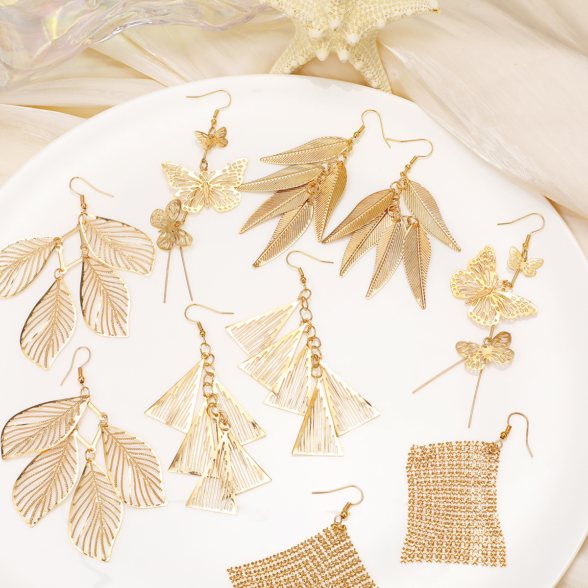 A 16-piece set of cross-border fashion retro leaf butterfly earrings with creative and personalized hollowed-out tassel stud earrings Application Scenario