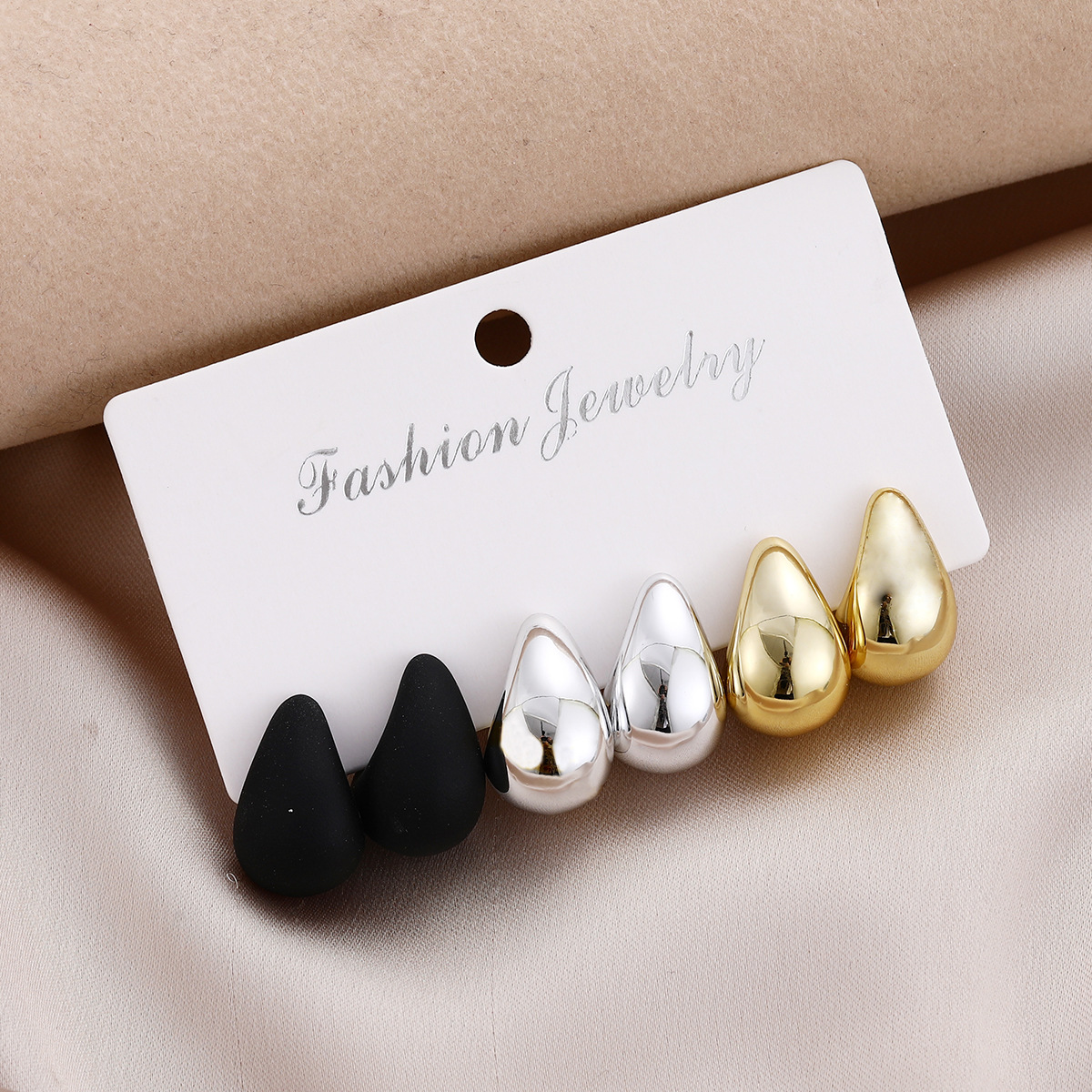 A simple and ins women's earring set of 3 pieces of multi-color, niche mini comma teardrop earrings that are popular across borders from Europe and America Specification drawing