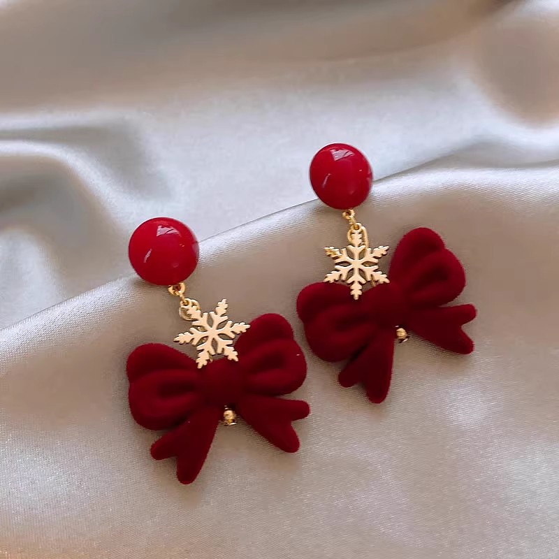 Christmas red bow zircon pearl snowflake earrings, retro, light luxury and high-end stud earrings for autumn and winter Application Scenario
