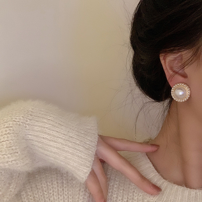 s925 Silver Needle small Fragrance style pearl Stud earrings, niche design, simple circle earrings, retro cold style earrings wholesale details Picture