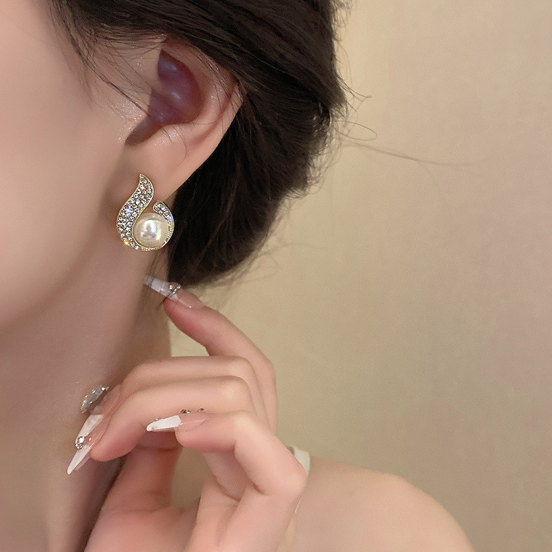 New S925 silver needle stud earrings with pearl and diamond setting, fashionable women's full diamond design flame earrings wholesale Specification drawing