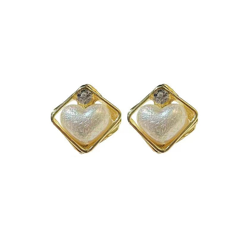 Exquisite heart-shaped imitation pearl earrings, new trendy diamond-shaped fashionable Korean-style internet-famous stud earrings, high-end earrings Item Picture