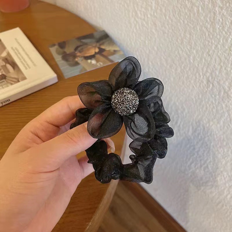 The new trendy hair accessory with a high-end Korean-style flower headband and a feminine charm. The organza large intestine band is used to tie the hair details Picture