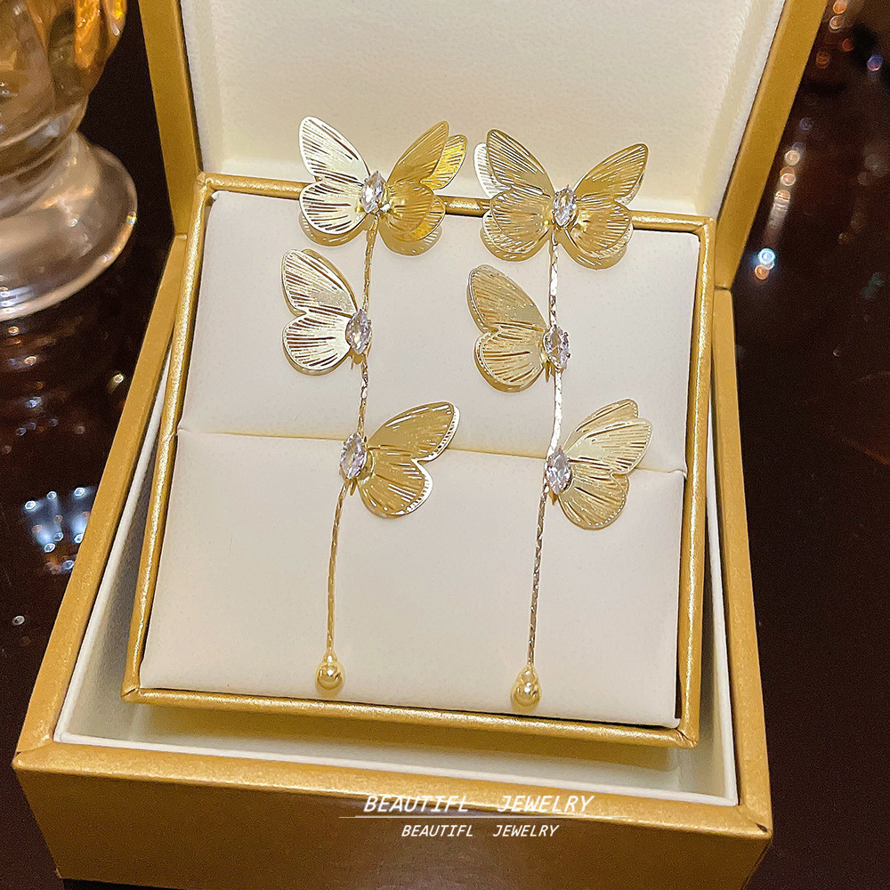 925 silver needle vintage exaggerated golden tassel earrings, female Internet celebrity light luxury high-end stud earrings, elegant and versatile earrings Application Scenario