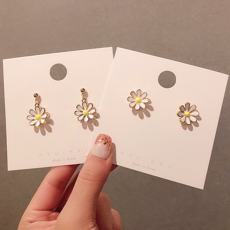 S925 Silver Needle Small Daisy flower ear studs, unique no-hole ear clips, feminine and versatile earrings, simple and elegant earrings full figure