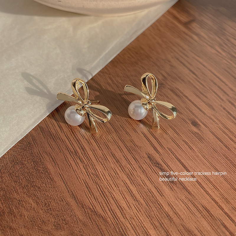 S925 Silver needle retro bow metal earrings, versatile and personalized pearl stud earrings in a Hong Kong style, the same as the popular earrings Specification drawing