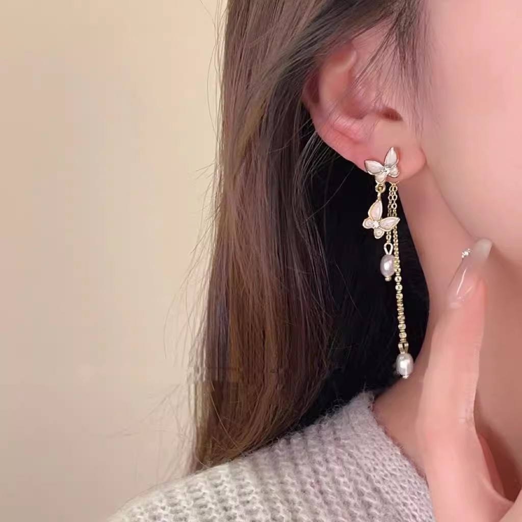 The super fairy butterfly long tassel earrings exude a unique and high-end feminine touch with a light luxury style. The stud earrings are fashionable and versatile Application Scenario