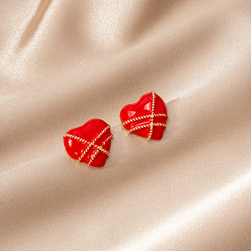S925 Silver Needle Oil-Dripping heart-shaped Earrings, French style, retro heart, autumn and winter edition, Korean style, internet-famous stud earrings Specification drawing