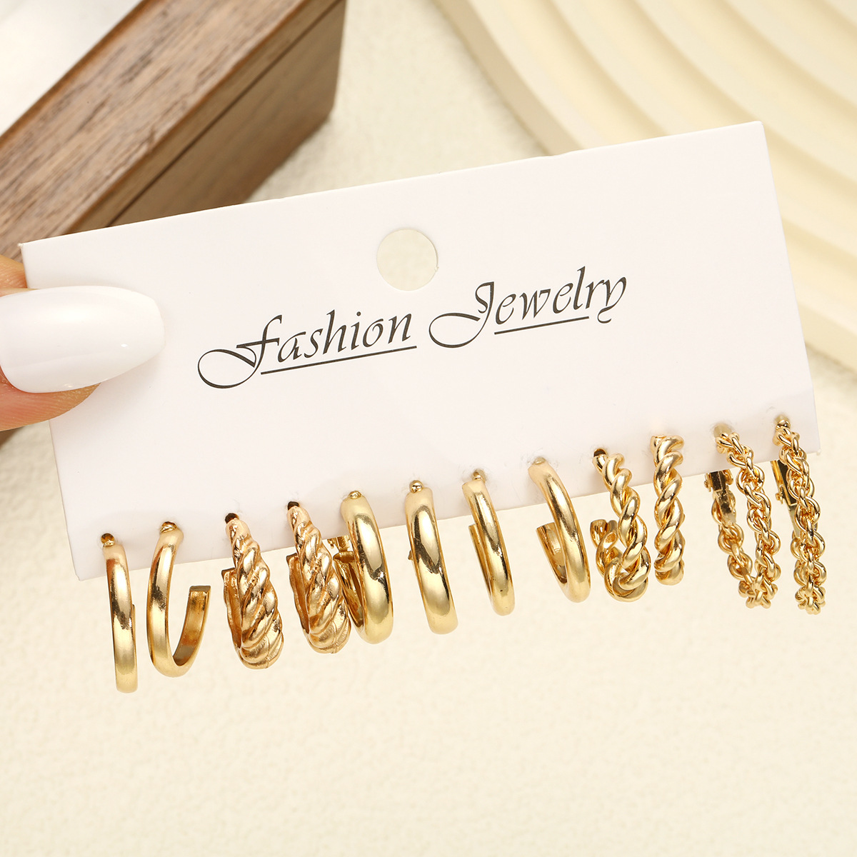 A 6-piece set of creative and simple C-shaped geometric twist earrings with unique metal ear rings from cross-border SHEIN full figure