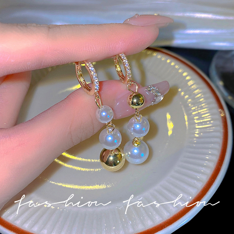Pearl stud earrings for women, elegant Korean style, 2025 new trendy, simple and high-end retro earrings and pendants full figure