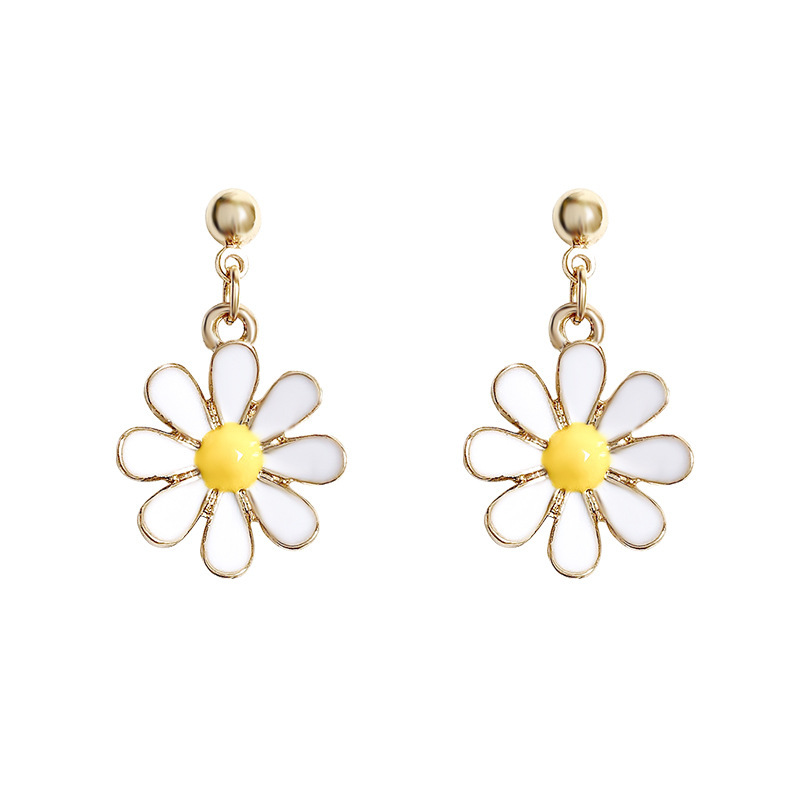 S925 Silver Needle Small Daisy flower ear studs, unique no-hole ear clips, feminine and versatile earrings, simple and elegant earrings Item Picture