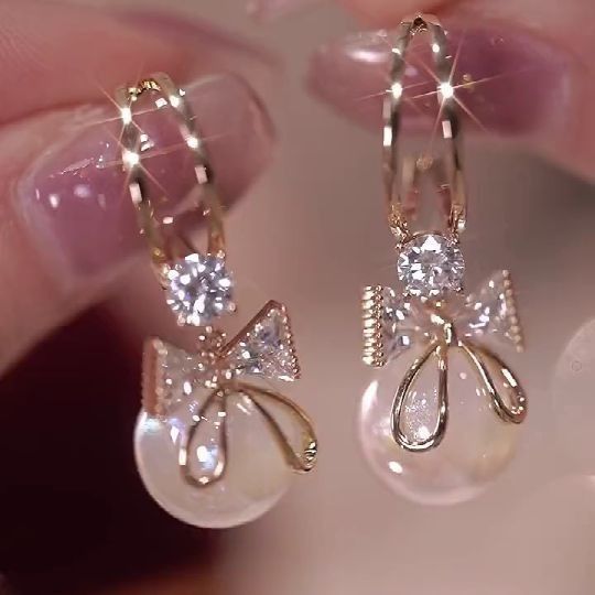 New cross-border imitation pearl bow earrings, creative C-shaped dot diamond trendy earrings, fashionable design sense earrings full figure