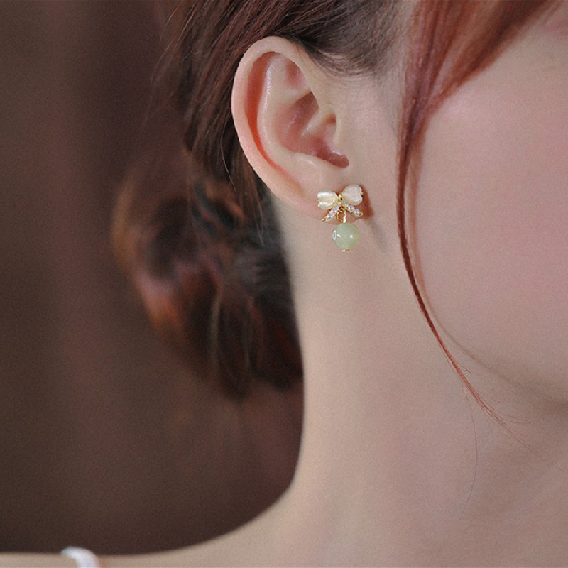 Cat's eye stone ear studs, pearl bow earrings, imitation Hetian jade earrings, niche design, light luxury and high-end sense of earrings for women Specification drawing