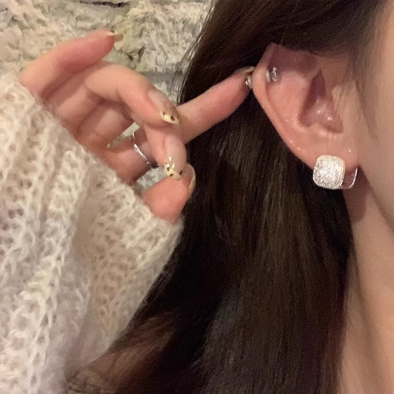 Autumn and winter style, fine and sparkling cube sugar pearl ear studs, women's light luxury and high-end ear buckles, unique and niche, double-sided dual-wear earrings details Picture