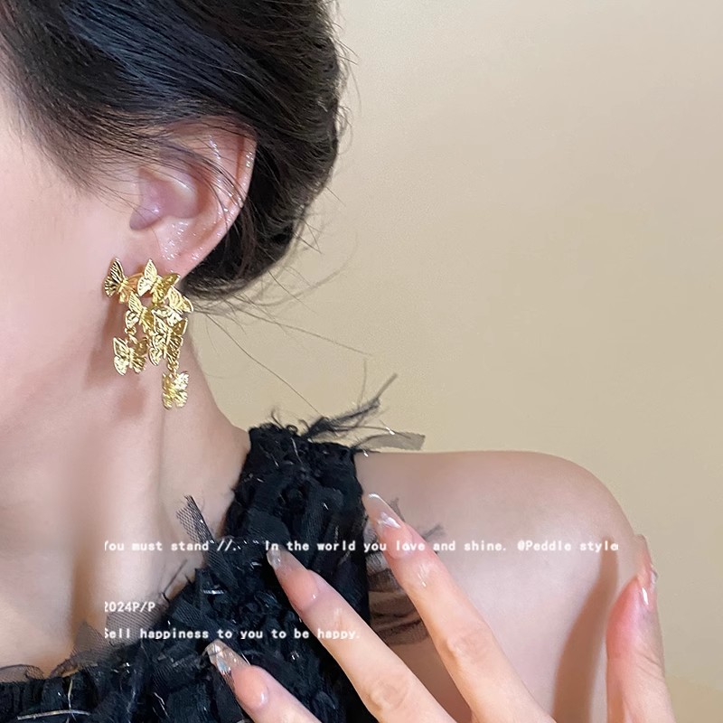 Group disc Dance golden earrings for women, retro, light luxury, high-end, niche design stud earrings, exquisite and dynamic vintage earrings Specification drawing