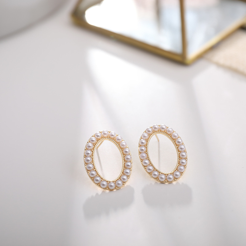 925 Versatile Metal simple geometric shape diamond-encrusted stud earrings Simple and versatile noble style stud earrings details Picture