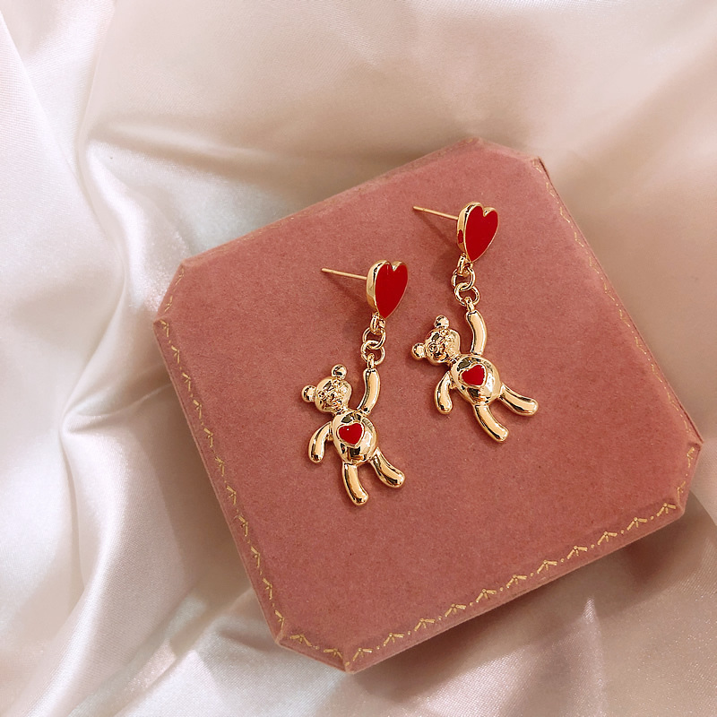 Super sweet and energetic heart-shaped bear 3D earrings, chic and youthful red heart-shaped silver needle stud earrings, and niche earrings full figure