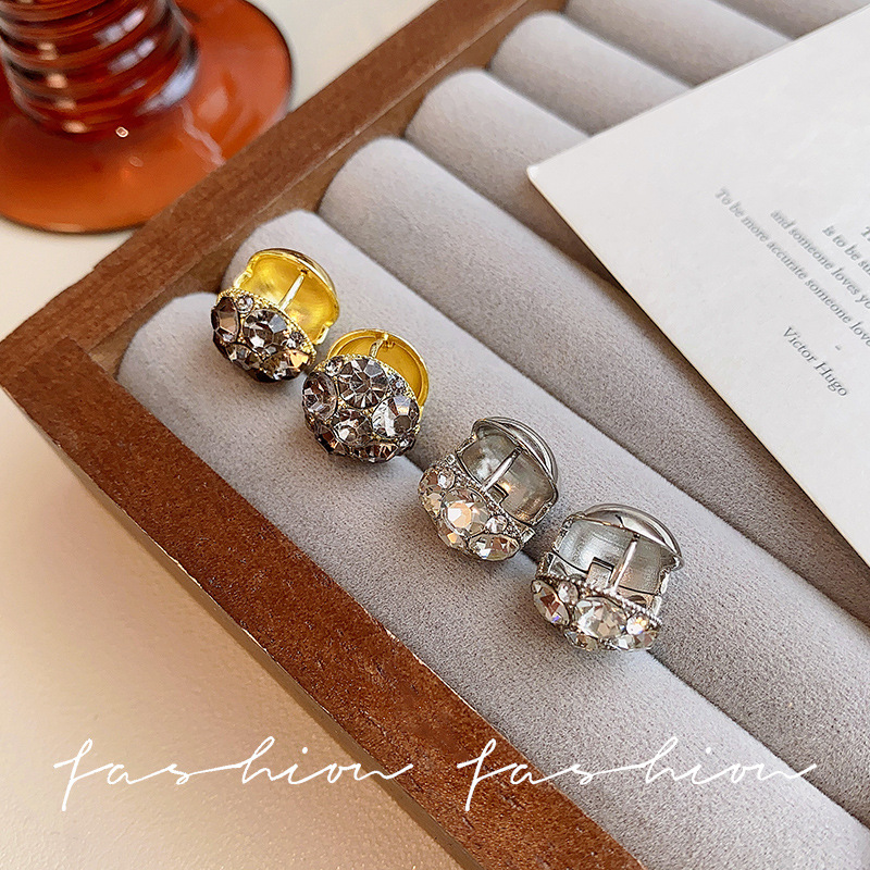 Exquisite round rhinestone earrings, a retro French niche style for women, high-end and fashionable ear studs, trendy earrings Specification drawing