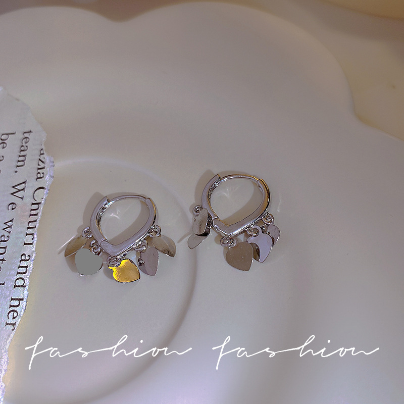 Light luxury retro tassel heart-shaped earrings for women, a niche Instagram high-end French heart-shaped earrings, and elegant earrings for socialite Application Scenario