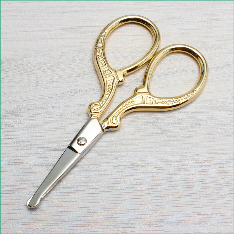 Retro gold-plated round-head nose hair scissors, round-head small scissors, beauty scissors, makeup small tools, pure head scissors Application Scenario