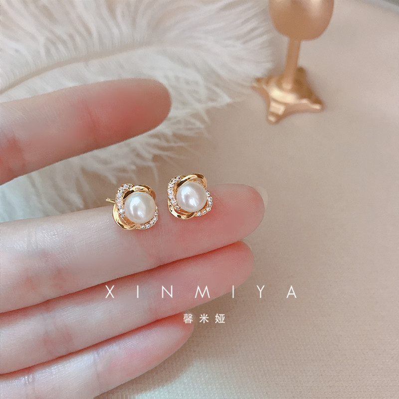 Korean pearl earrings for women, retro French elegance, high-end feel, S925 silver needle earrings wholesale trend Specification drawing