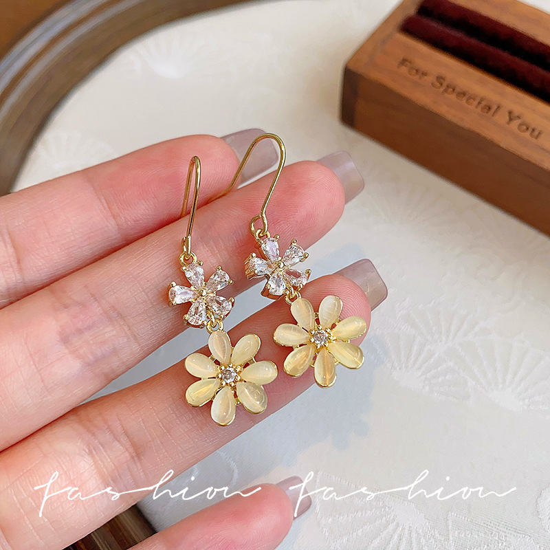 Fairy Flower Tassel Earrings for Women, 2025 New style, trendy, Japanese and Korean style, long small fragrance style earrings, floral stud earrings for women full figure