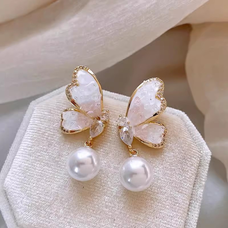 Blue crystal butterfly stud earrings, women's pearl earrings, a niche design with a light luxury and high-end feel, 925 silver needle earrings Application Scenario