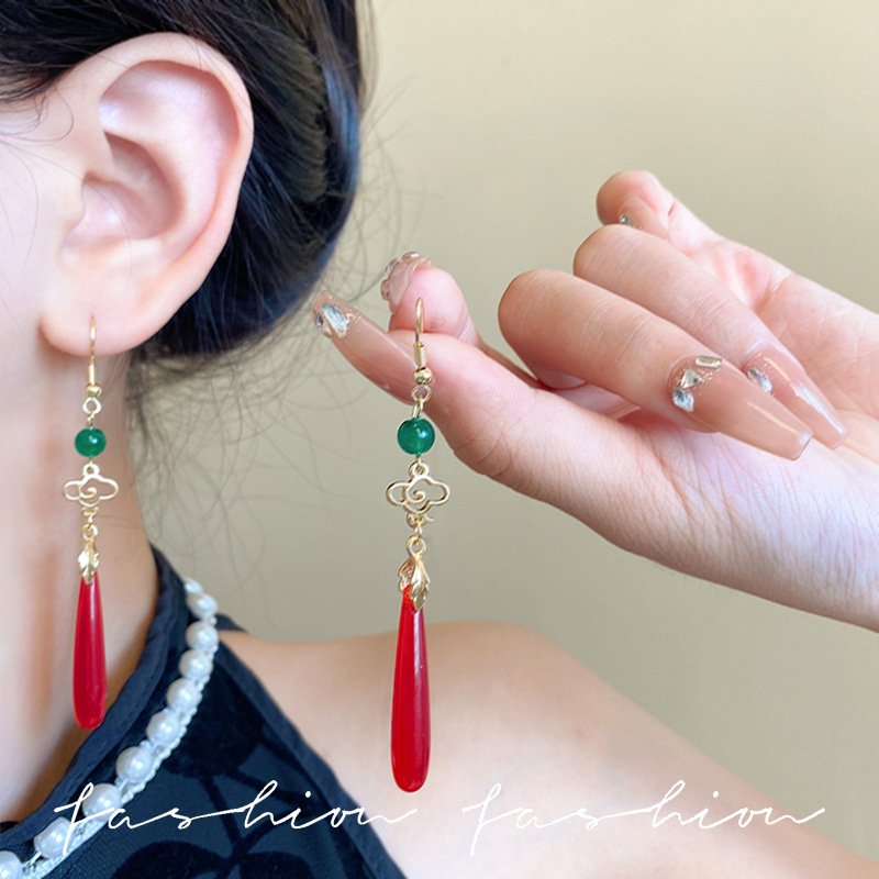 New Chinese-style ancient-style auspicious cloud water drop earrings, red toasting traditional Chinese style earrings, ear hooks, retro cheongsam high-end earrings Application Scenario
