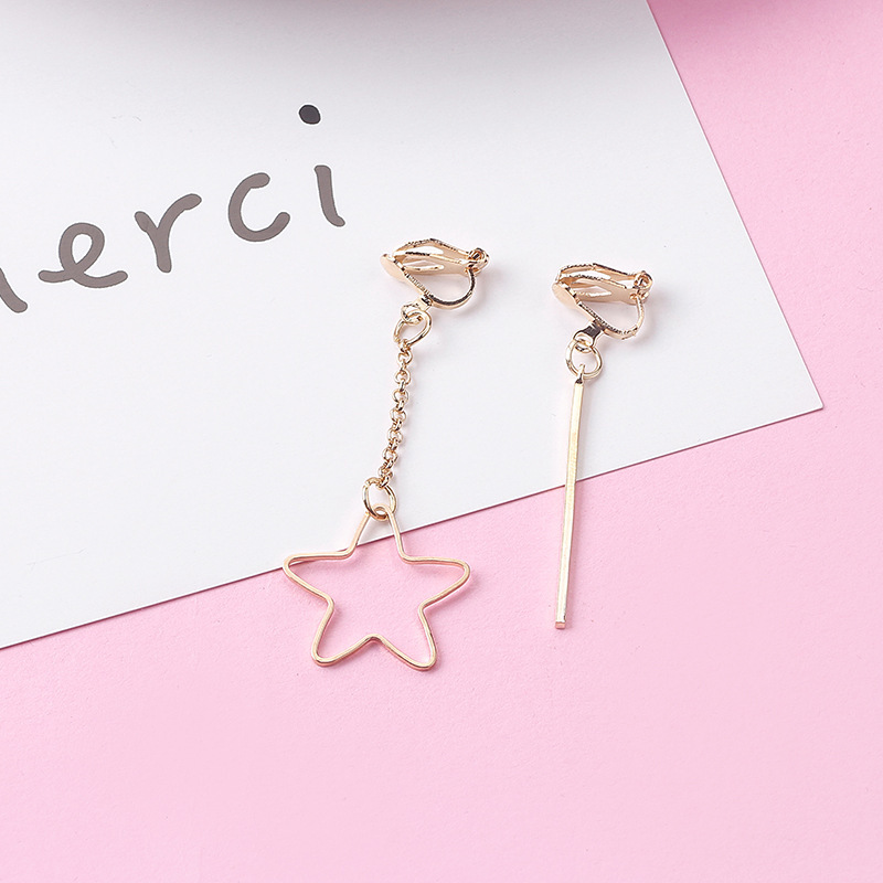 Korean-style asymmetrical star-shaped triangular geometric tassel earrings, a popular French minimalist style long ear clip for women Application Scenario