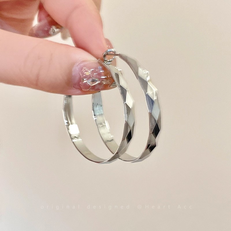 Simple and cold style diamond-shaped plain ring earrings, a high-end and elegant large ear ring for women, a new 2025 versatile ear accessory details Picture