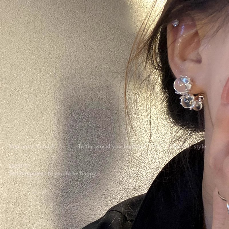 Unique ice-transparent beaded earrings with a niche design sense, high-end stud earrings, a simple and elegant, cold style bestseller for women Specification drawing