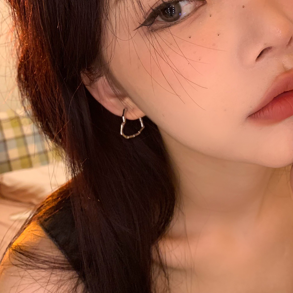 Bamboo-joint heart-shaped ear studs for women, with a niche design sense, high-end and cool style, sweet and cool, spicy and hip-hop, versatile earrings, trendy Specification drawing
