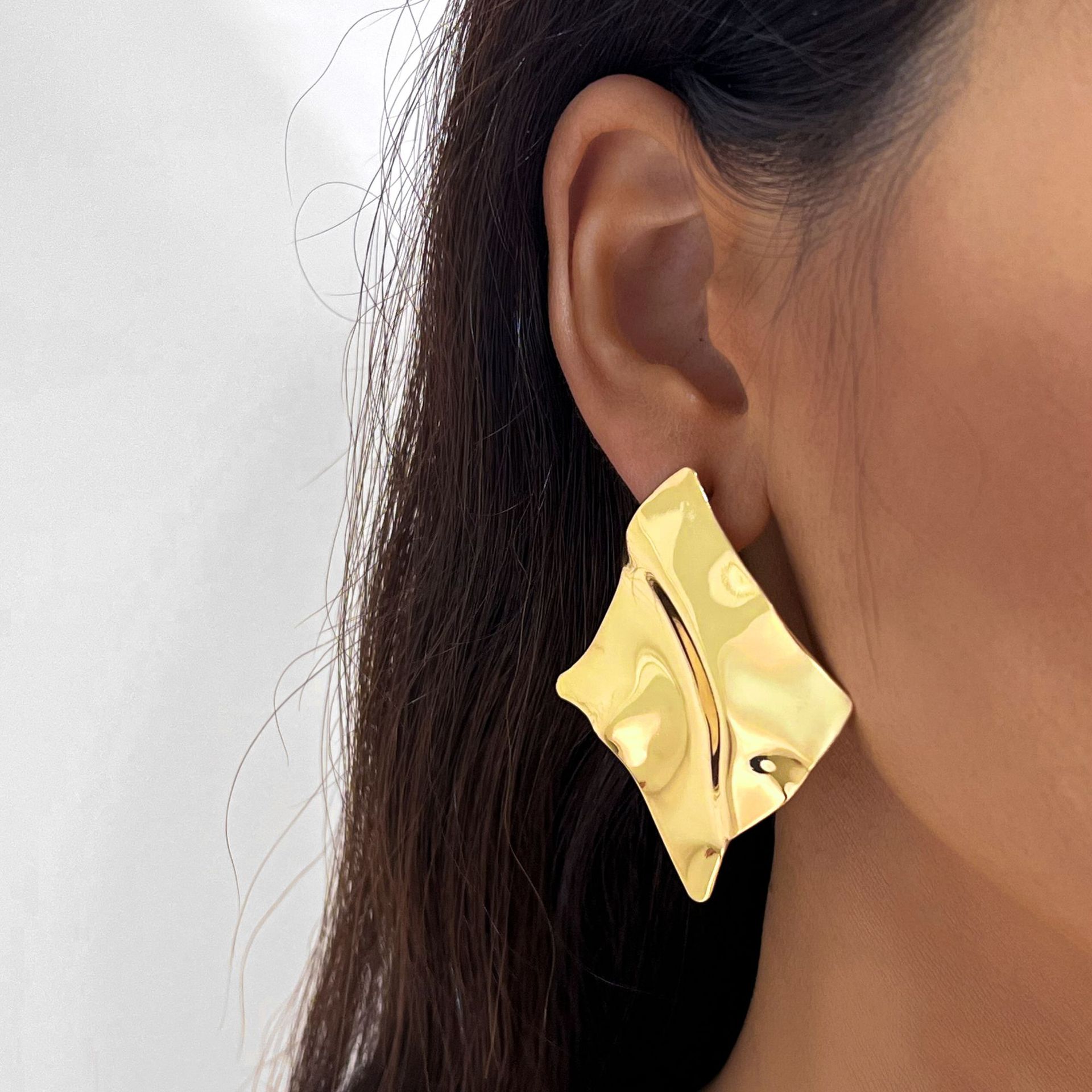 European and American cross-border accessories, personalized and exaggerated earrings, irregular foreign trade earrings, stud earrings, creative and simple metallic feel earrings full figure