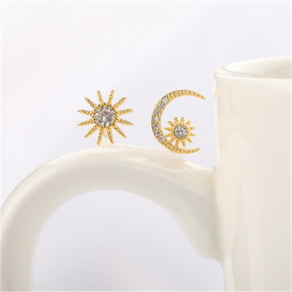 Direct sales from Dongdaemun Star Ear Stud, Pearl Moon Full Diamond, high-end and elegant ladies' ear stud manufacturer Application Scenario
