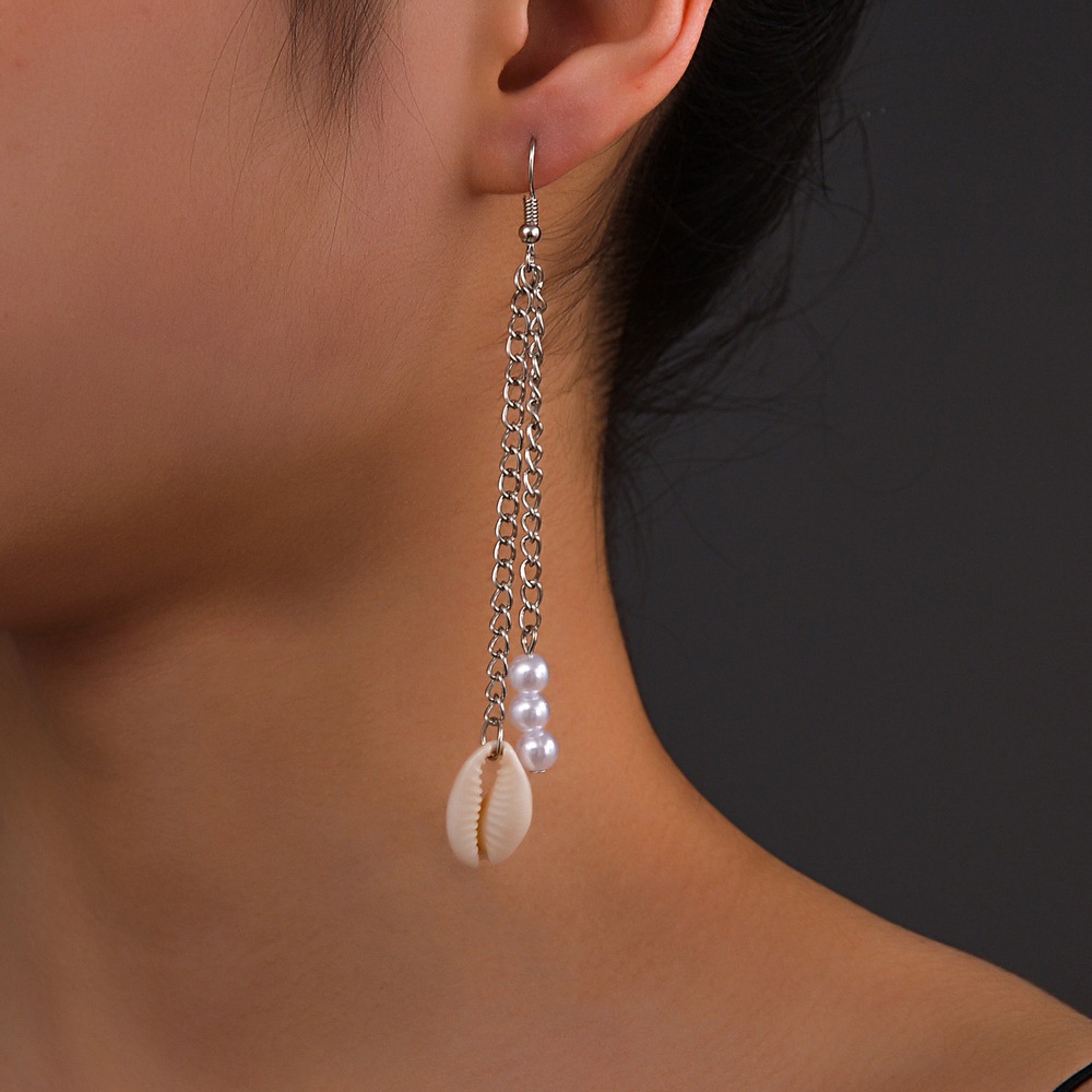 Wholesale of European and American personalized and fashionable shell pendants, pearl tassels and alloy earrings for women full figure