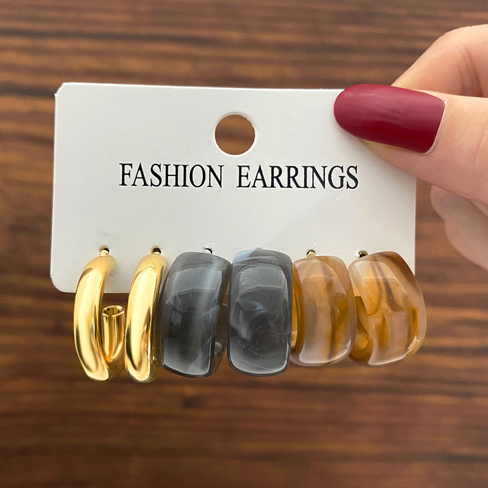 Wholesale of 3-pair creative retro C-shaped letter alloy earrings with a new cross-border acetic acid board from Europe and America full figure