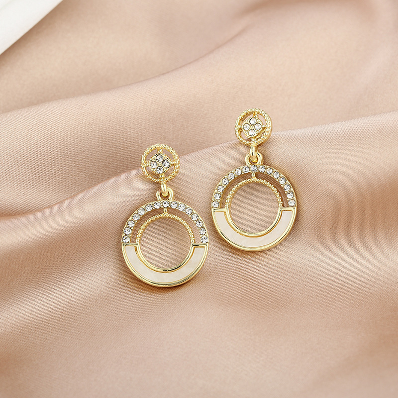 S925 silver needle, stylish and stylish, diamond-encruted round earrings, trendy and versatile earrings, Korean earrings details Picture