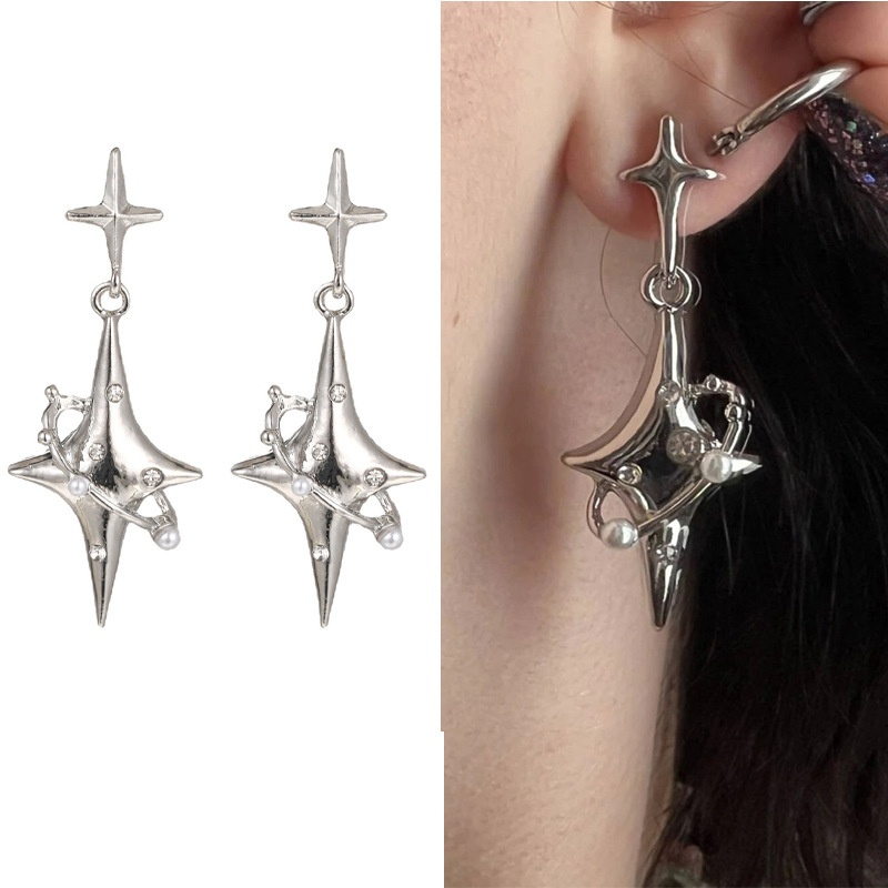 The Star series Starlight dot Diamond earrings are high-end earrings with a niche design sense for women. New neutral silver needle and neutral stud earrings full figure