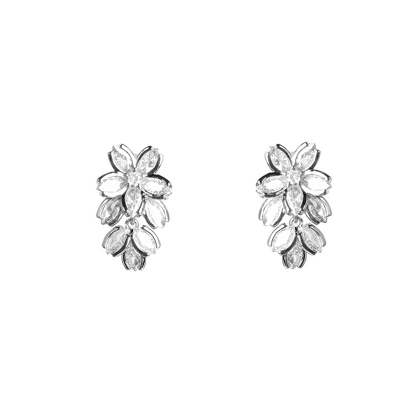 Super Flash Zircon flower stud earrings for women, simple, light luxury, high-end style, niche design, fashionable and versatile earrings Item Picture