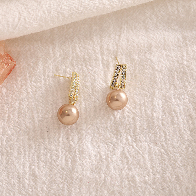 S925 Silver Needle Korean rose gold pearl earrings, elegant diamond-encrusted, simple, small and exquisite, popular earstud earrings for women Application Scenario