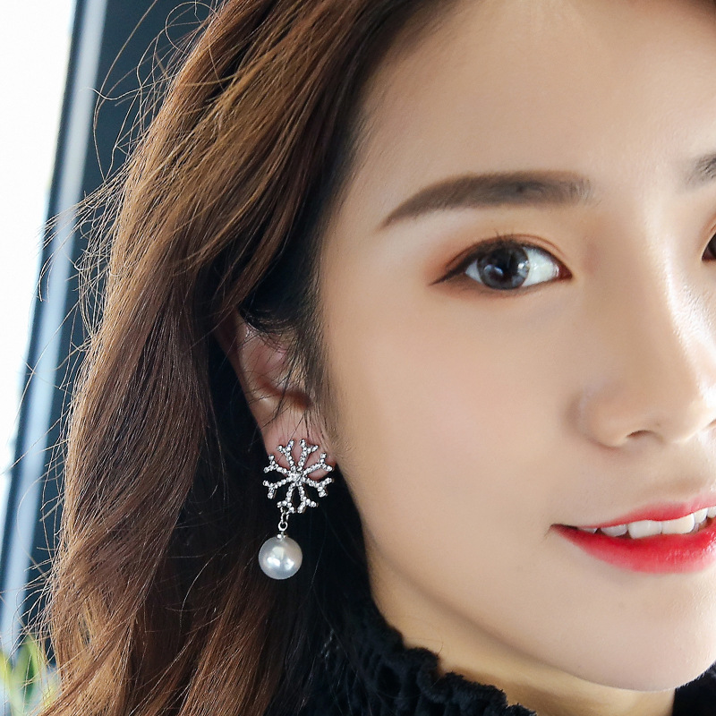 S925 Silver Needle Korean Personalized Snowflake Pearl Earrings 2021 New Style Fashionable and elegant Stud earrings Simple earrings for women Specification drawing