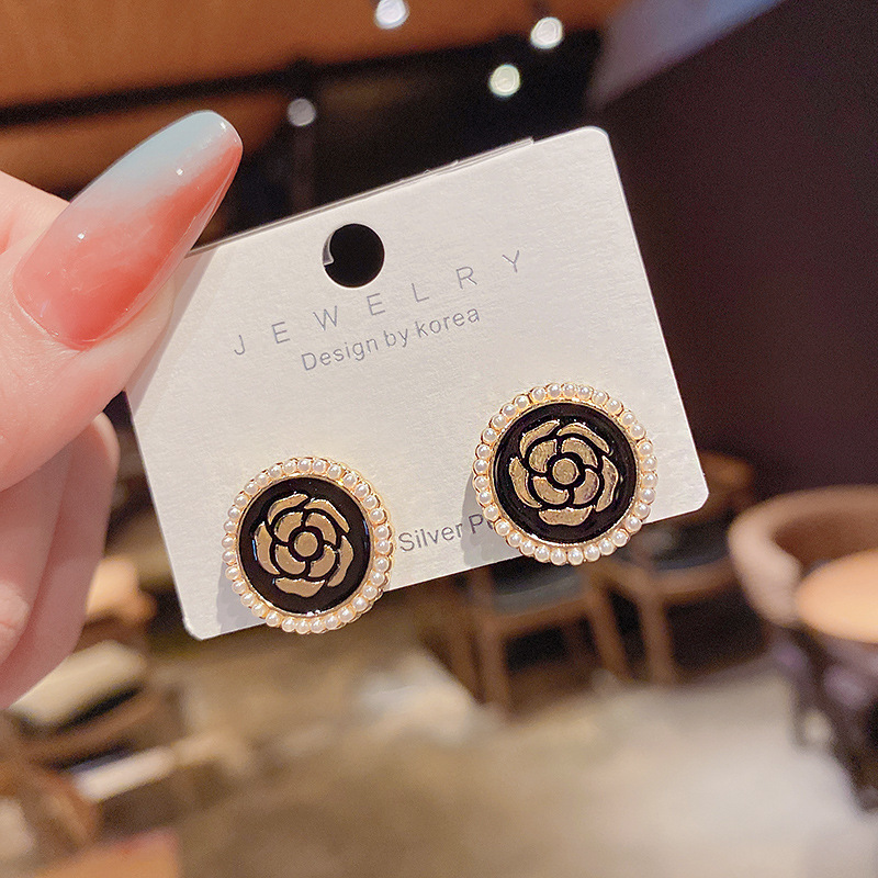 S925 Silver Needle New Style personalized oil-dripping circle rose earrings, the same as the trendy female Internet celebrity's simple and elegant stud earrings details Picture